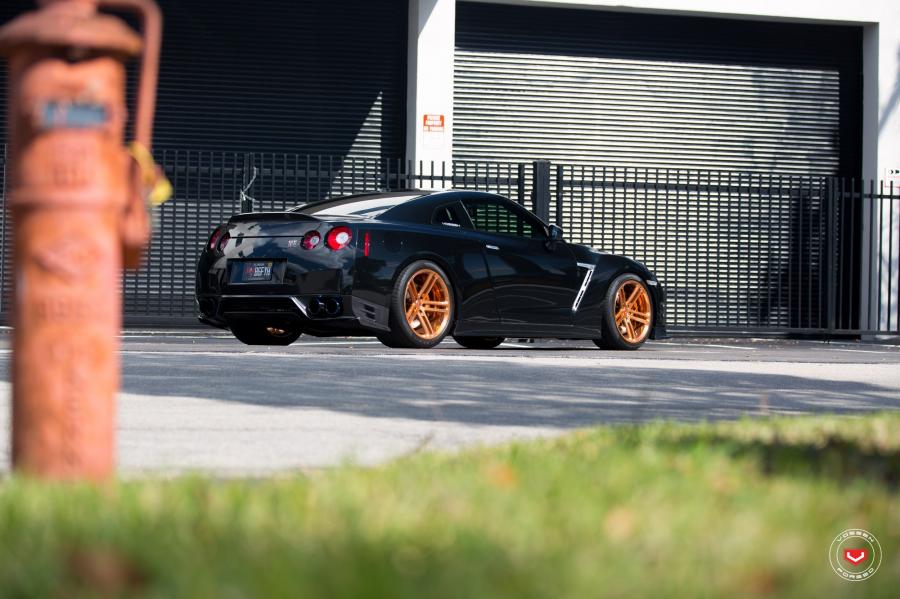  Nissan GT-R on Vossen Wheels (CG-202) 2017 года  (фото 32 из 51)